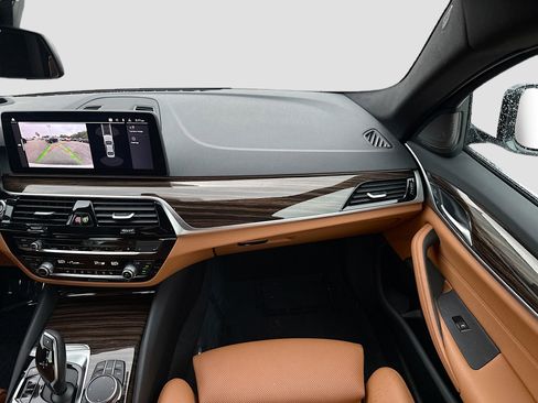 Used 2023 BMW 530i w/ Premium Package RWD image 18