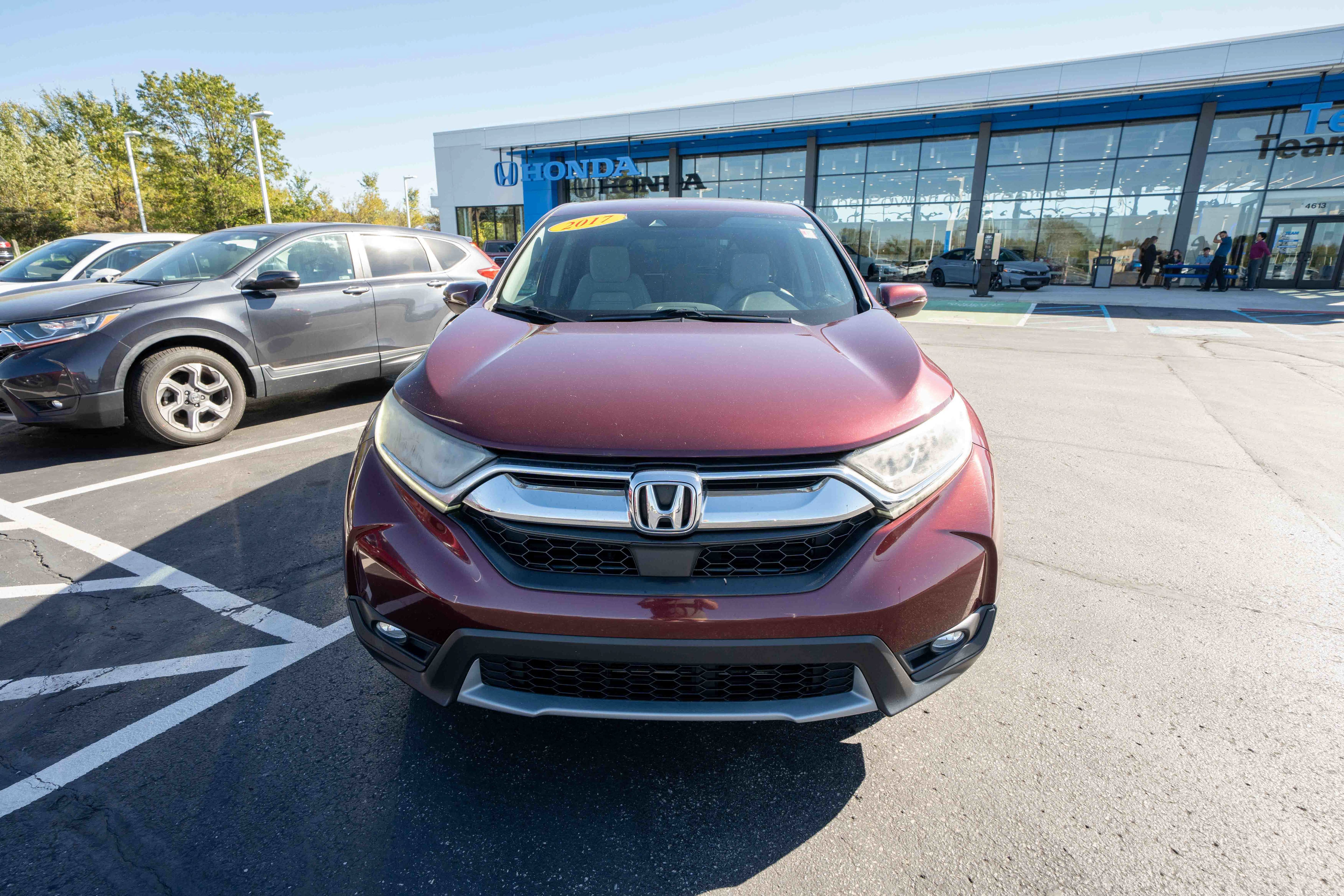 Used 2017 Honda CR-V EX image 2
