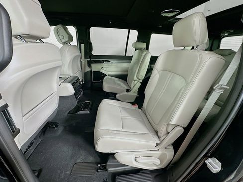 New 2026 Jeep Grand Wagoneer Limited AWD/4WD image 32