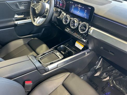 New 2025 Mercedes-Benz GLB 250 4MATIC image 16