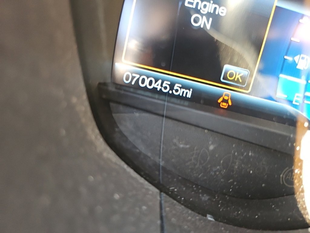 Used 2015 Ford Fusion SE FWD image 2