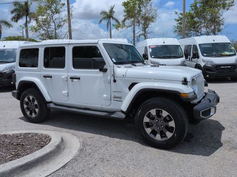 Used 2018 Jeep Wrangler Unlimited Sahara AWD/4WD image 2