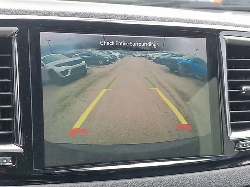 Used 2024 Chrysler Pacifica Touring-L image 17