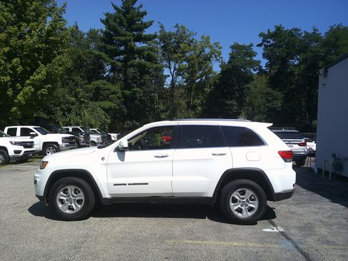 Used 2017 Jeep Grand Cherokee Laredo w/ Quick Order Package 23E AWD/4WD image 7
