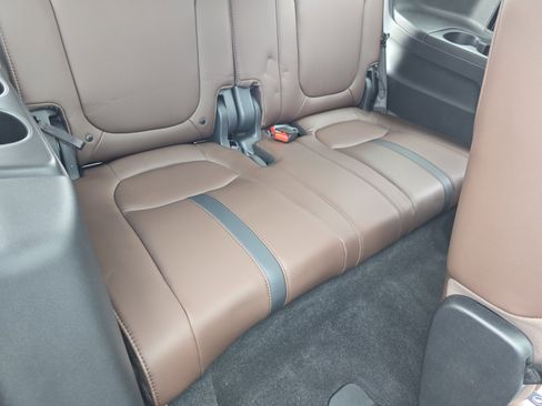 Used 2025 Honda Pilot Elite image 12