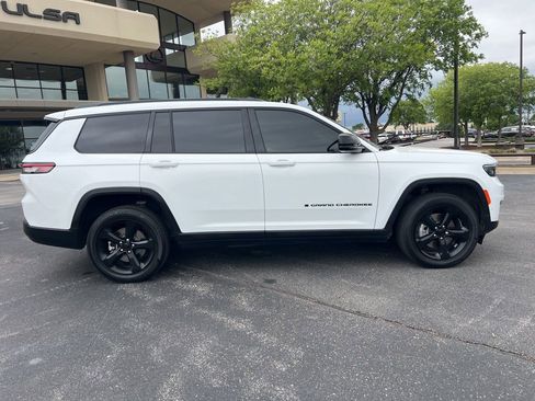 Used 2023 Jeep Grand Cherokee L Limited w/ Luxury Tech Group II AWD/4WD image 2