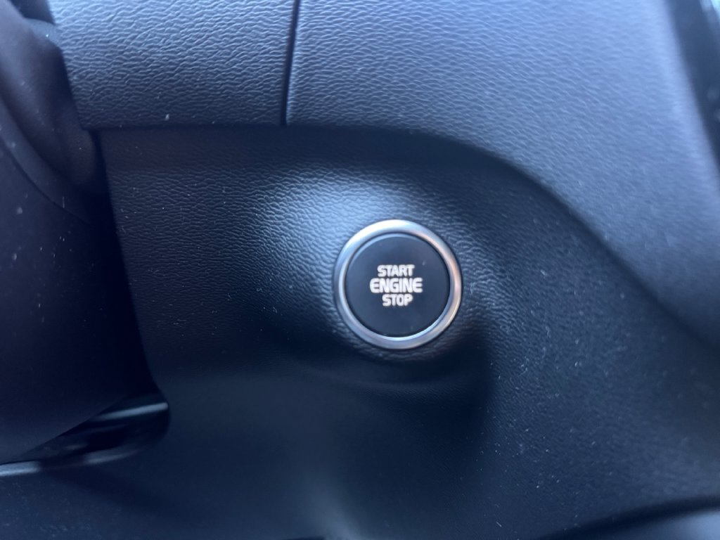 Used 2019 Volvo XC40 T5 Momentum AWD/4WD image 17