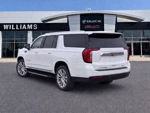 Used 2023 GMC Yukon XL SLT w/ SLT Luxury Package AWD/4WD image 5