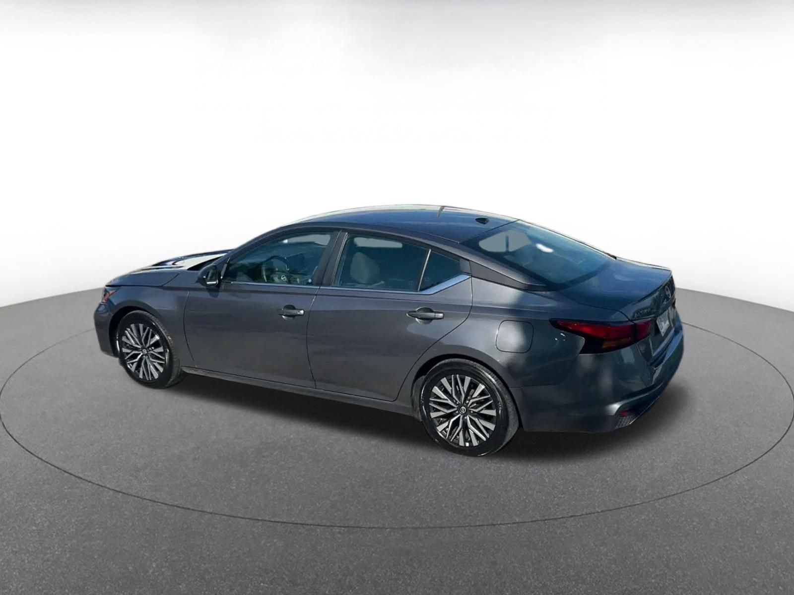 Used 2026 Nissan Altima 2.5 SV FWD image 9