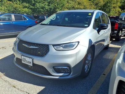 Used 2024 Chrysler Pacifica Touring-L