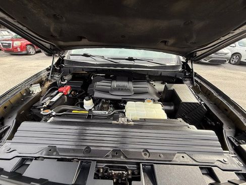 Used 2021 Nissan Titan SV w/ SV Convenience Package image 4