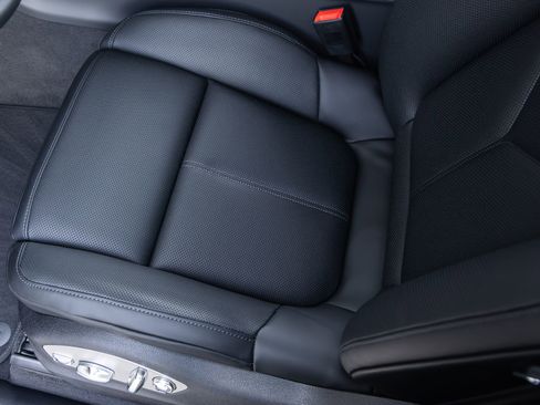 Certified 2026 Porsche Macan AWD/4WD image 26