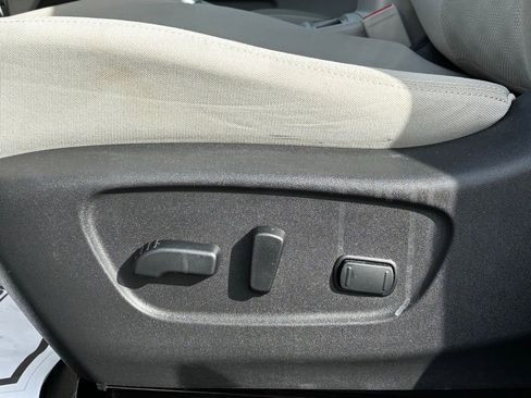 Used 2018 Nissan Rogue Sport SV w/ SV Technology Package image 18