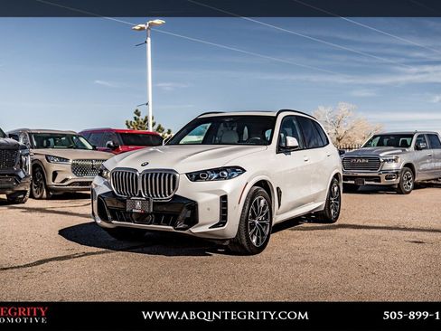 Used 2024 BMW X5 sDrive40i w/ M Sport Package image 3