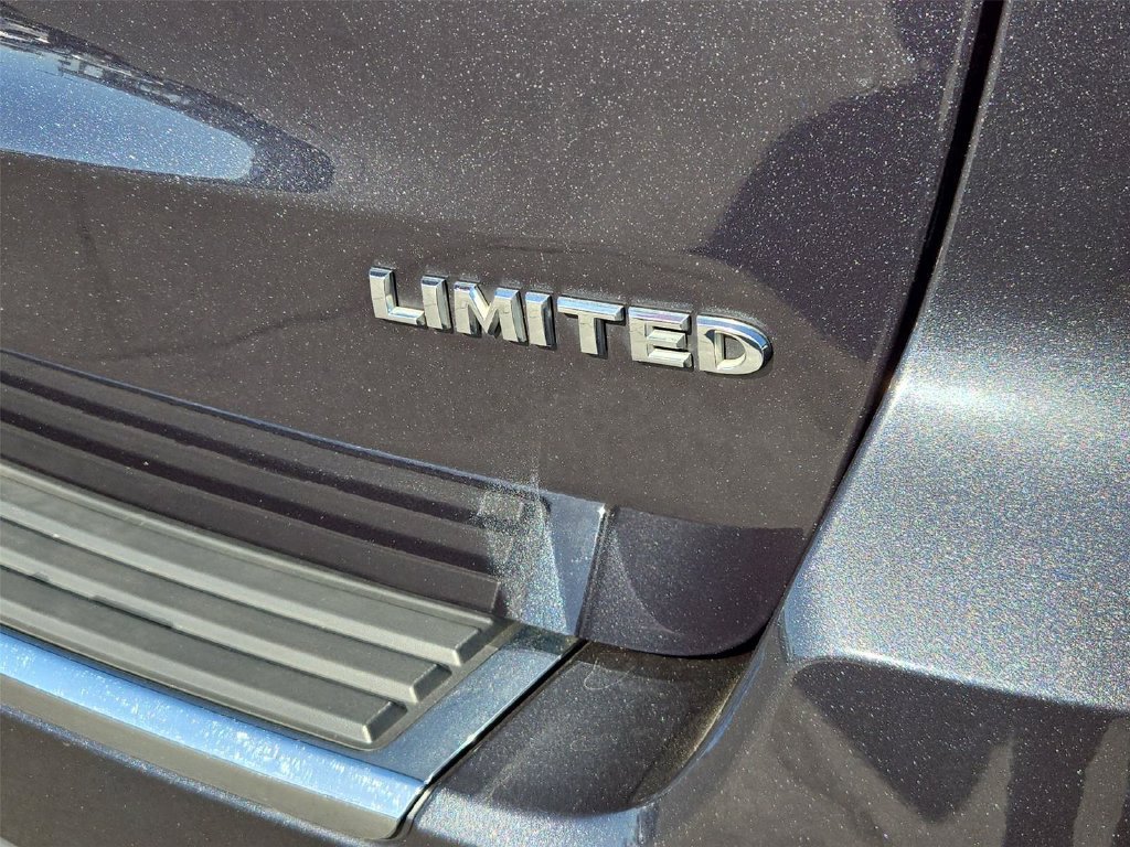 Used 2015 Jeep Grand Cherokee Limited w/ Trailer Tow Group IV AWD/4WD image 23