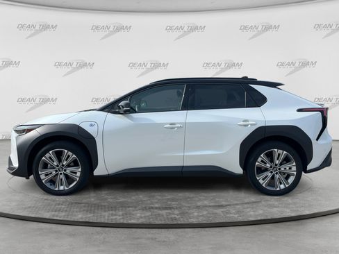 Used 2023 Subaru Solterra AWD image 4
