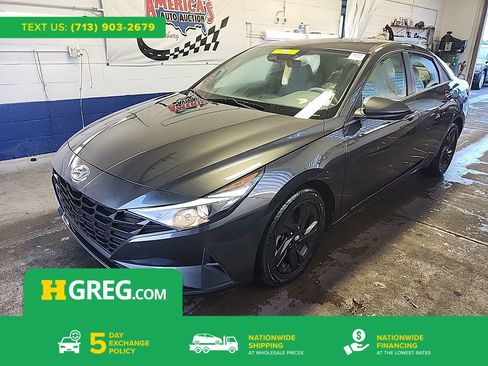 Used 2021 Hyundai Elantra SEL w/ Preferred Accessory Package FWD image 1