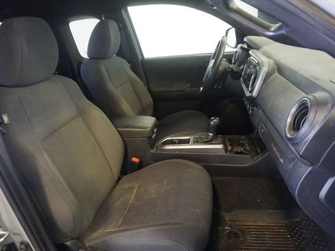 Used 2019 Toyota Tacoma TRD Sport AWD/4WD image 16