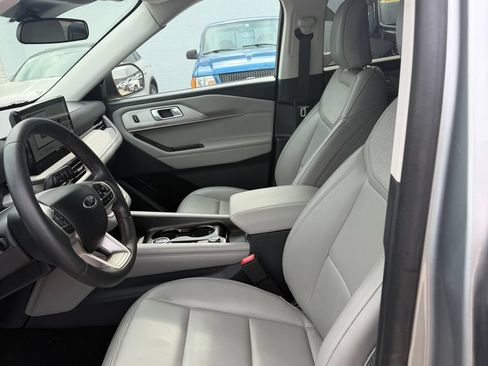 Used 2025 Ford Explorer Active w/ Active Comfort Package AWD/4WD image 18