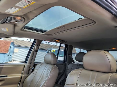 Used 2004 Jeep Grand Cherokee Laredo w/ Tan Your Hide Group AWD/4WD image 9