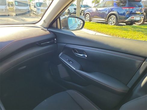 Used 2023 Nissan Sentra SR w/ Midnight Edition Package image 19