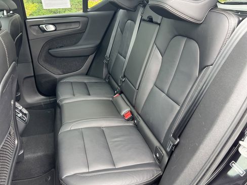 Certified 2023 Volvo XC40 B5 Plus w/ Protection Package Premier image 28