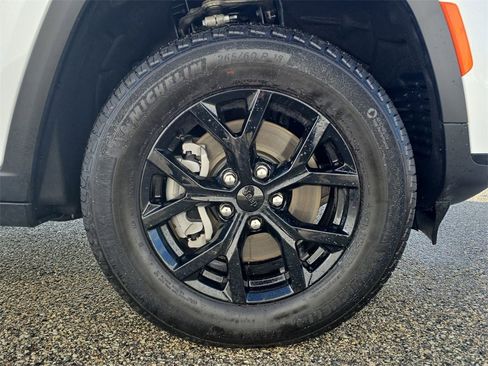 Used 2025 Jeep Grand Cherokee L Altitude image 34