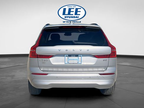 Used 2023 Volvo XC60 B5 Core w/ Climate Package FWD image 4