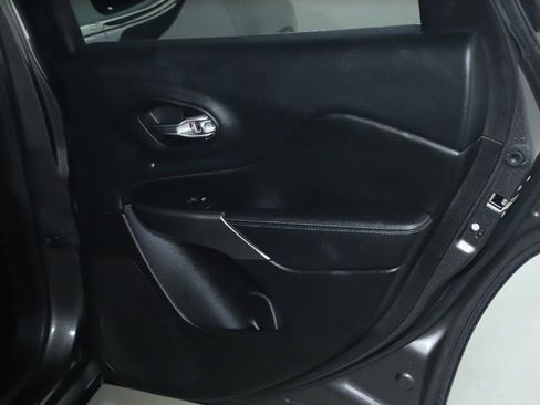 Used 2019 Jeep Cherokee Latitude Plus w/ Cold Weather Group image 31