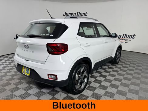 Used 2025 Hyundai Venue SEL image 7