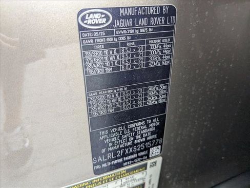 New 2025 Land Rover Discovery Dynamic SE image 17