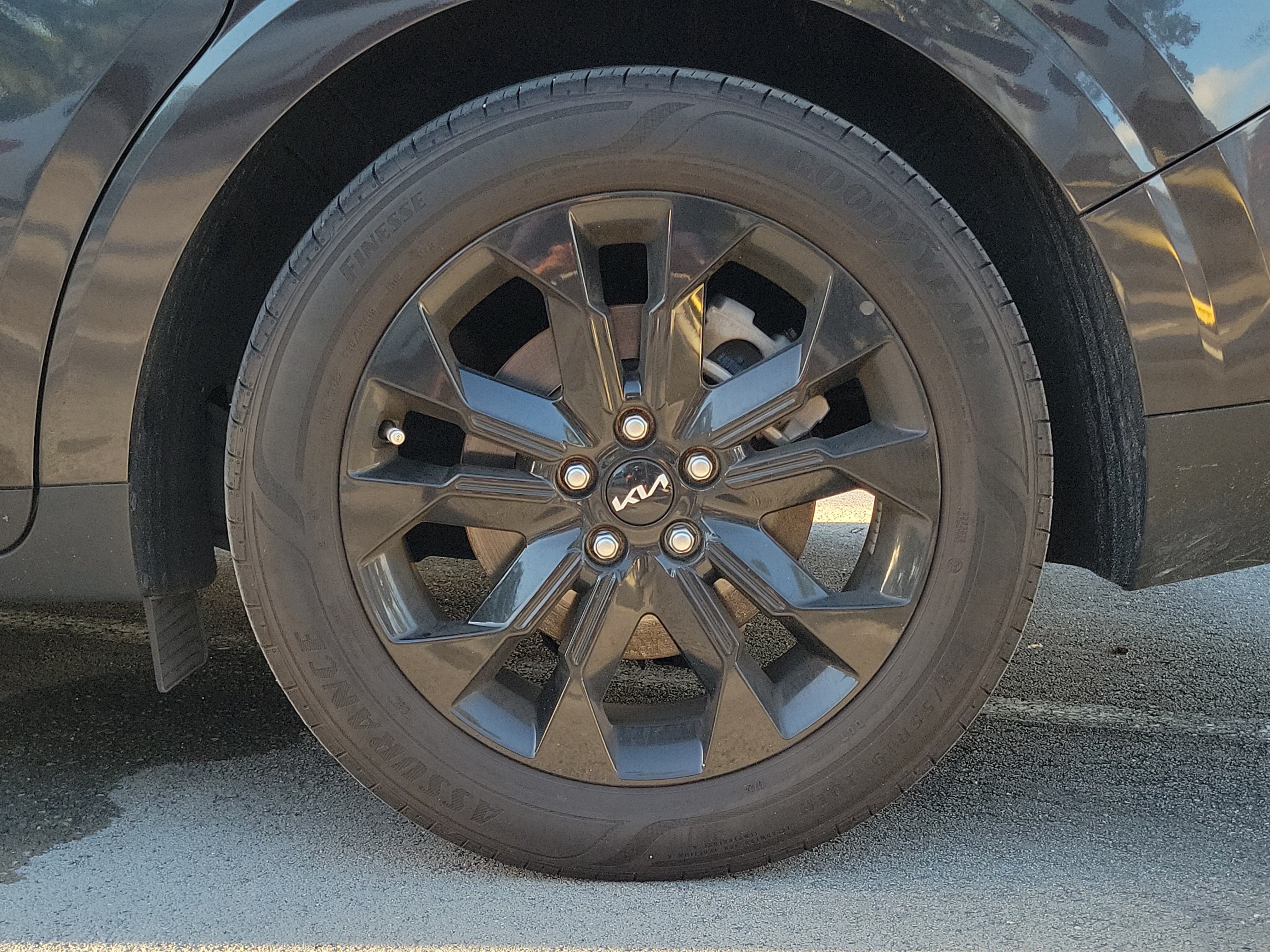 Used 2024 Kia Carnival SX FWD image 6