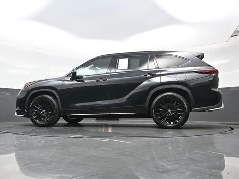 Used 2024 Toyota Highlander XSE AWD/4WD image 32