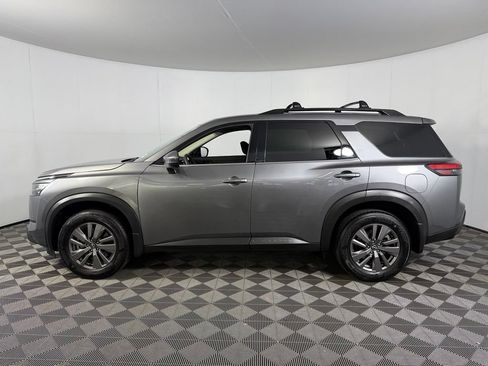Used 2025 Nissan Pathfinder SV FWD image 11
