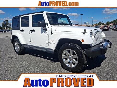 Used 2017 Jeep Wrangler Unlimited Sahara w/ Connectivity Group AWD/4WD image 1