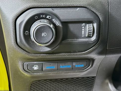 Used 2023 Jeep Wrangler Unlimited AWD/4WD image 10