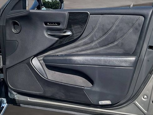 Used 2022 Lexus LS 500 w/ Accessory Package (Z2) RWD image 27