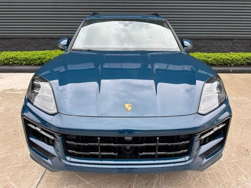 Certified 2025 Porsche Cayenne GTS AWD/4WD image 8