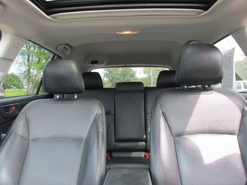 Used 2015 Subaru Outback 2.5i Limited AWD/4WD image 10