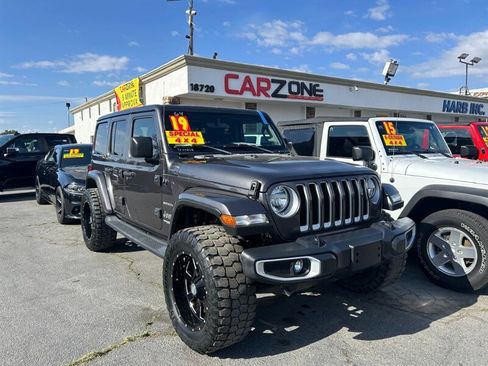 Used 2019 Jeep Wrangler Unlimited Sahara w/ Uconnect 4C Nav & Sound Group AWD/4WD image 5