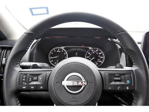 Used 2025 Nissan Pathfinder SV FWD image 9