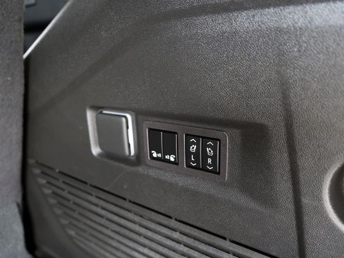 Used 2024 Chevrolet Tahoe LT w/ Luxury Package image 42