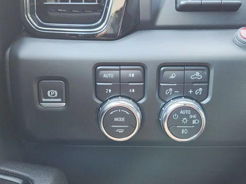 Used 2024 GMC Sierra 2500 AT4 w/ AT4 Premium Plus Package AWD/4WD image 28