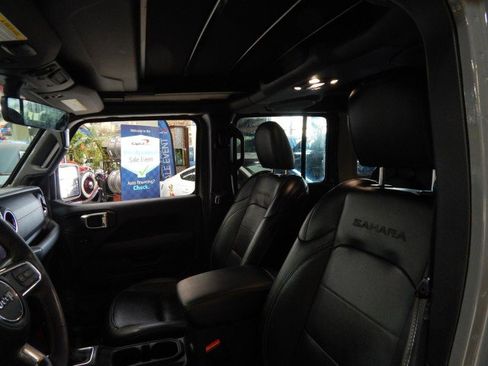 Used 2023 Jeep Wrangler Unlimited Sahara w/ Cold Weather Group image 20