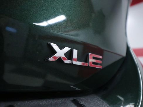 Used 2024 Toyota Highlander XLE FWD image 30