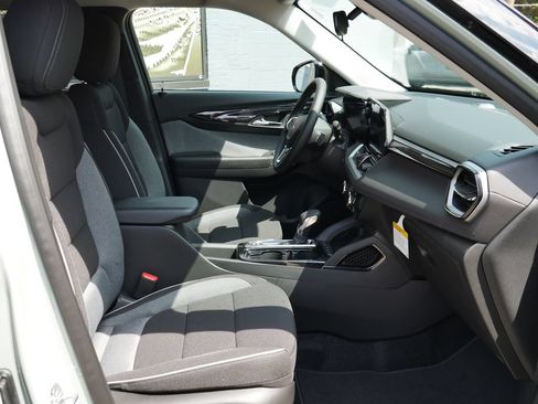 New 2026 Chevrolet TrailBlazer LT w/ Midnight Edition AWD/4WD image 8