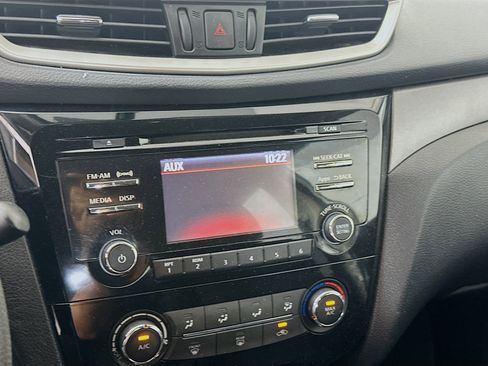 Used 2016 Nissan Rogue S w/ Appearance Package FWD image 19