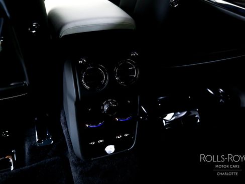 Used 2026 Rolls-Royce Cullinan AWD/4WD image 22
