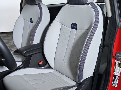 Certified 2025 MINI Cooper 2-Door Hardtop FWD image 19