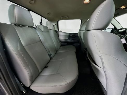 Used 2017 Toyota Tacoma SR image 29